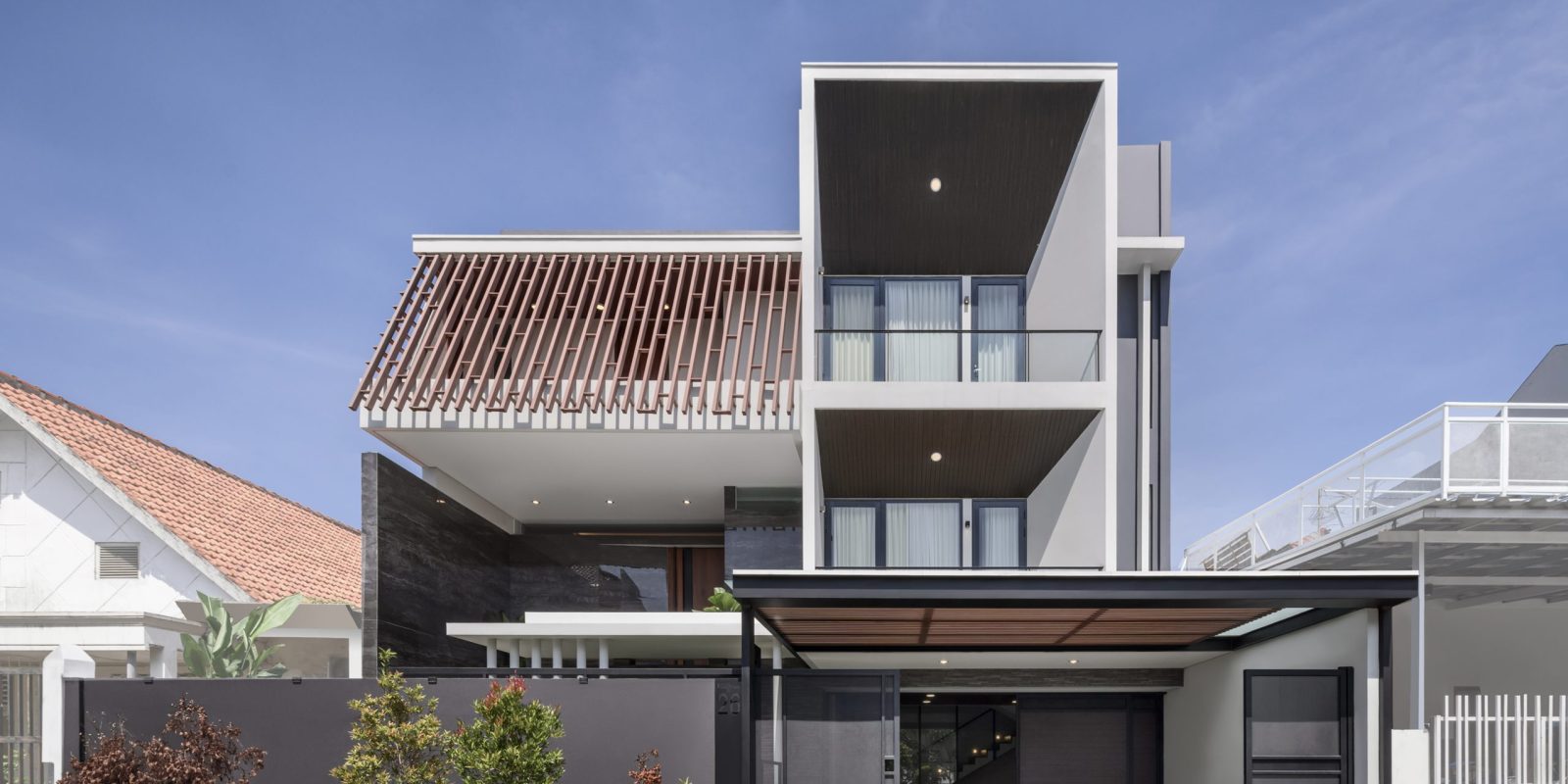 [AIGI.I] Portfolio 17.03 Elevated Balcony House (3)a